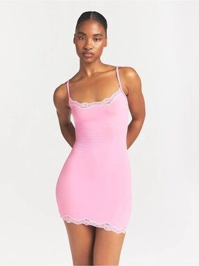 🩷✨NWT SKIMS Fits Everybody Lace Slip Dress Size Medium🩷